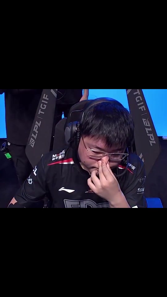 包含Uzi迎来七赛季高光表现，C9球迷沸腾！的词条